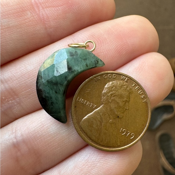 8.00ctw solid 14k yellow gold genuine emerald moon pendant - Picture 7 of 14